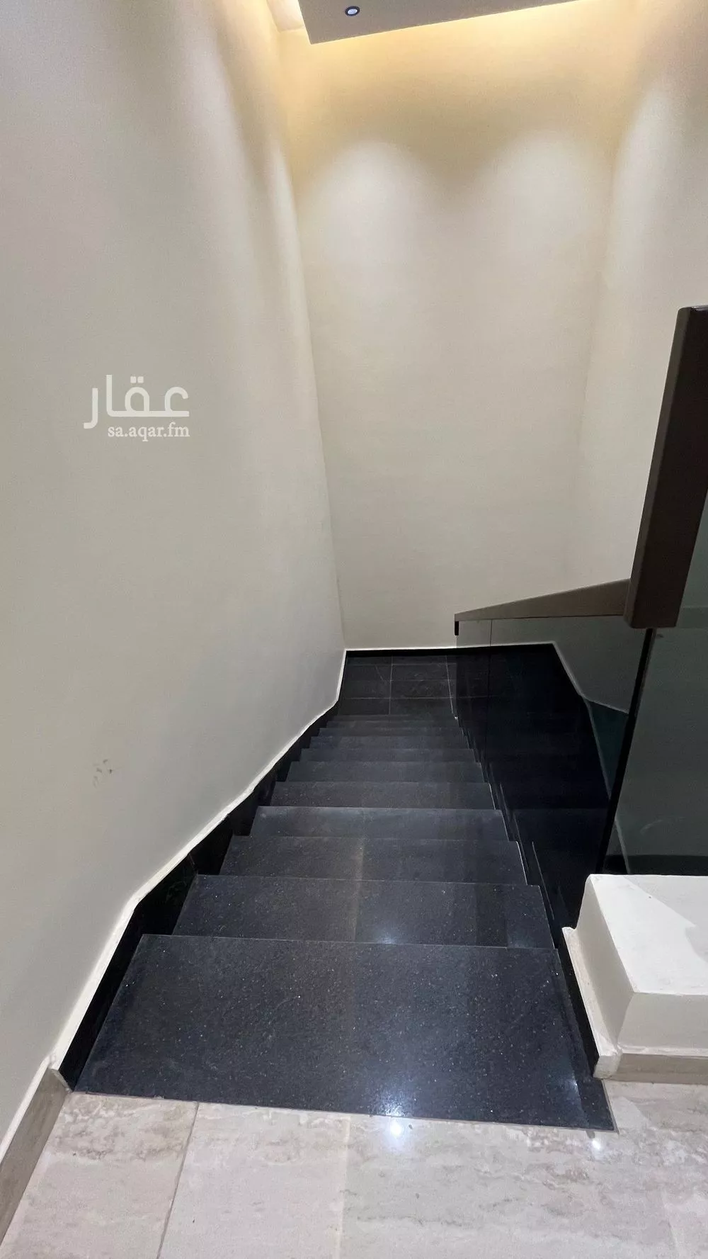 شقة 6 غرف في عكاظ 5