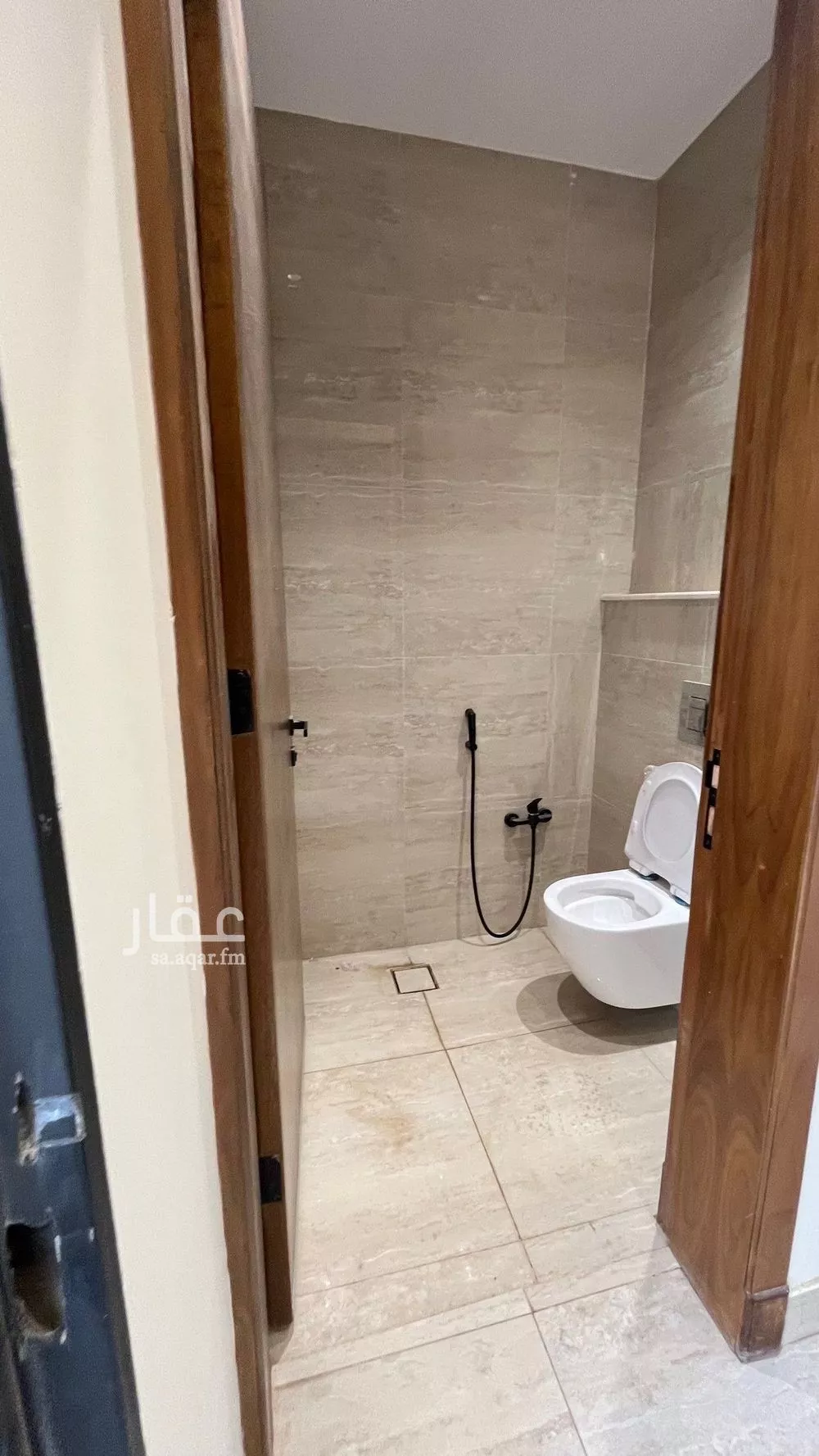 شقة 6 غرف في عكاظ 9