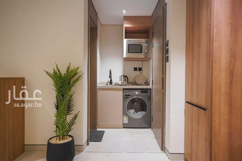 شقة 1 غرف في الملقا 6