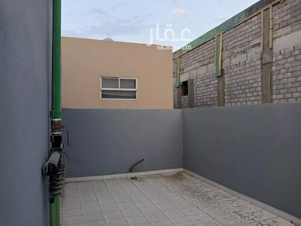 فيلا 4 غرف في ظهرة لبن 9