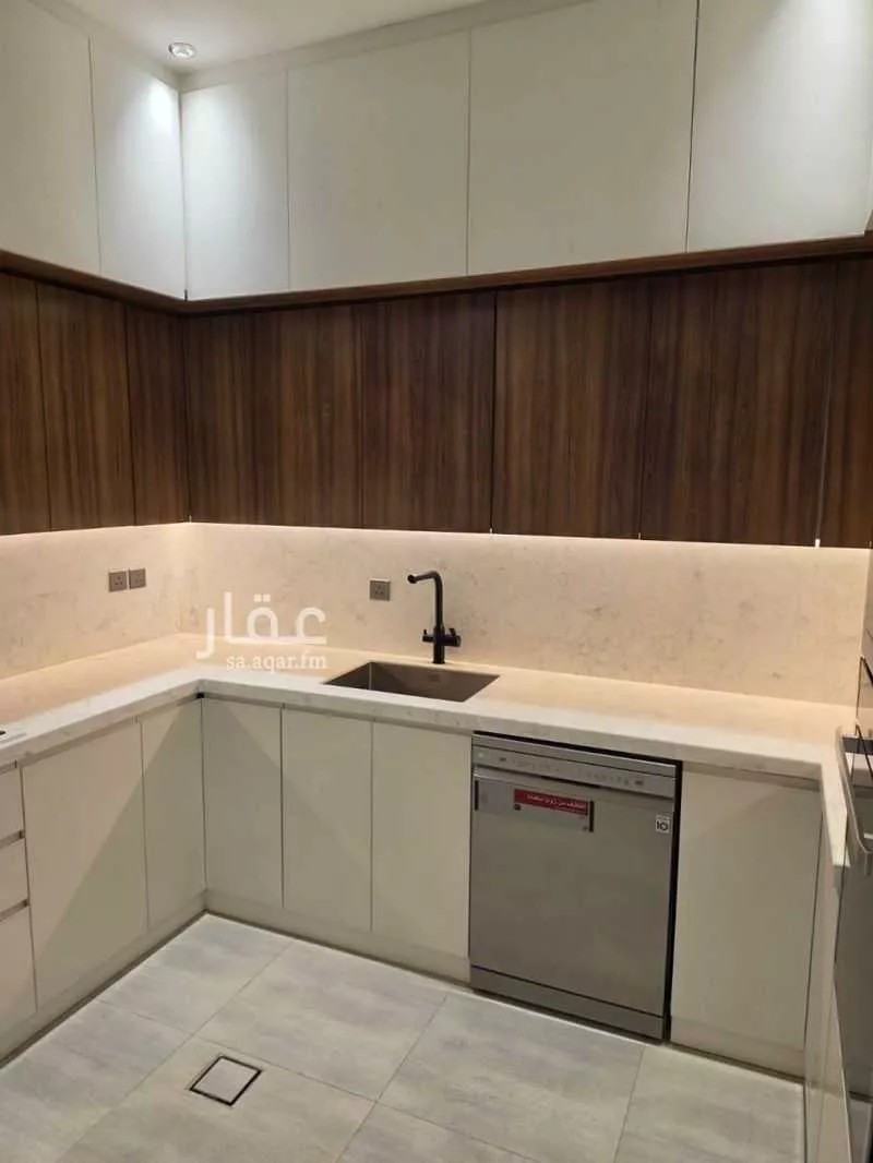 شقة 4 غرف في النرجس 18