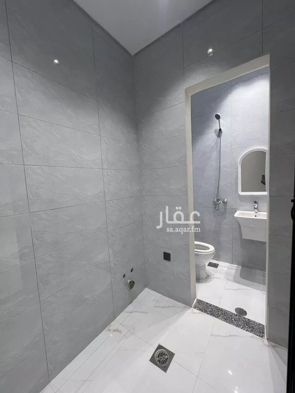 شقة 5 غرف في الريان 20