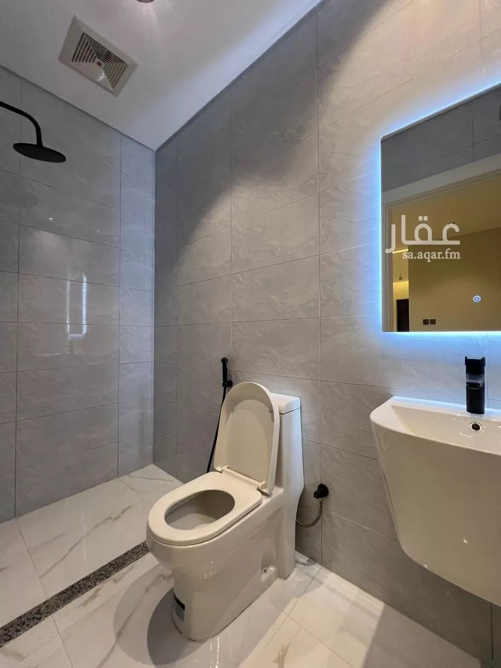 شقة 5 غرف في الريان 6