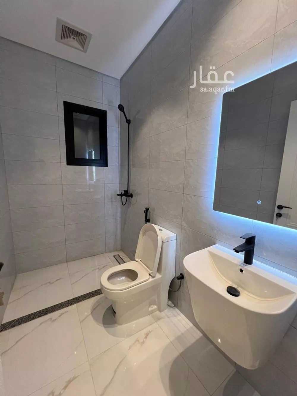 شقة 5 غرف في الريان 10