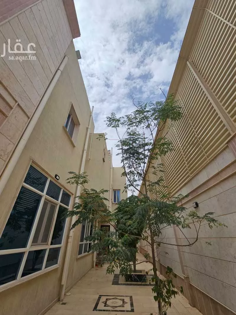 فيلا 12 غرف في الروابي 8