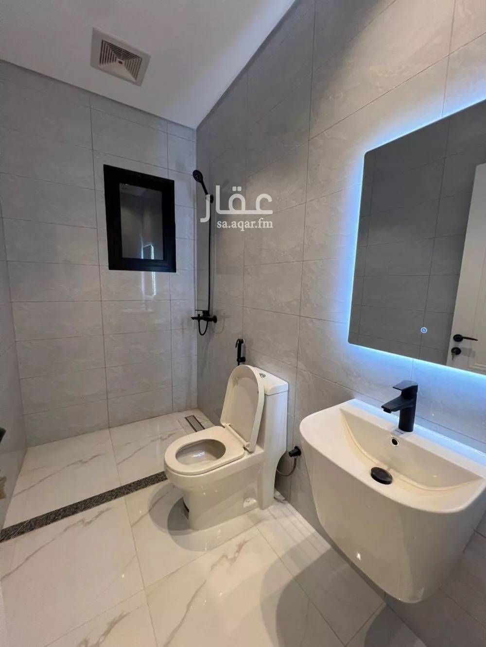 شقة 5 غرف في الريان 18