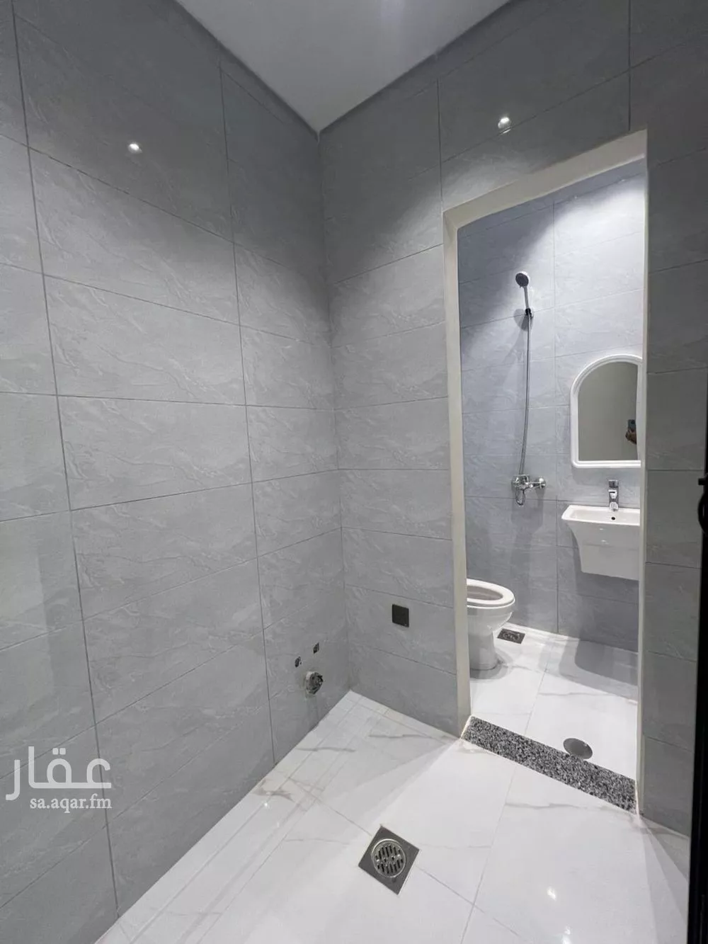 شقة 5 غرف في الريان 22