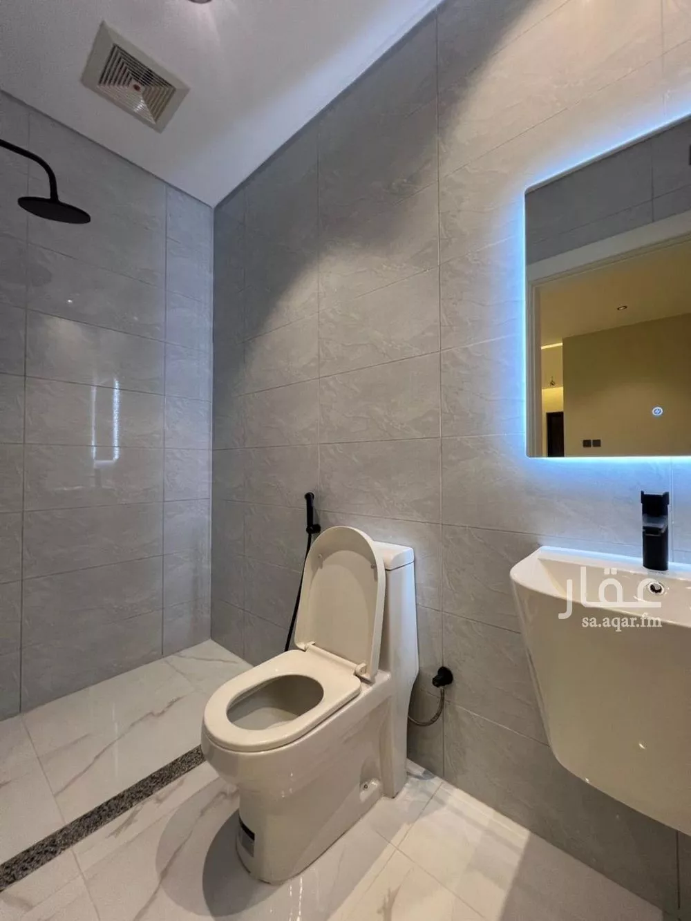 شقة 5 غرف في الريان 5