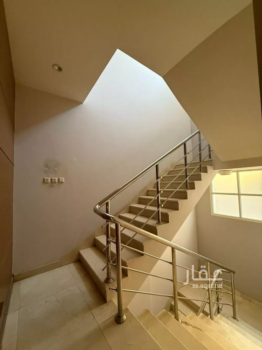 مكتب 1085 م² في اليرموك 8