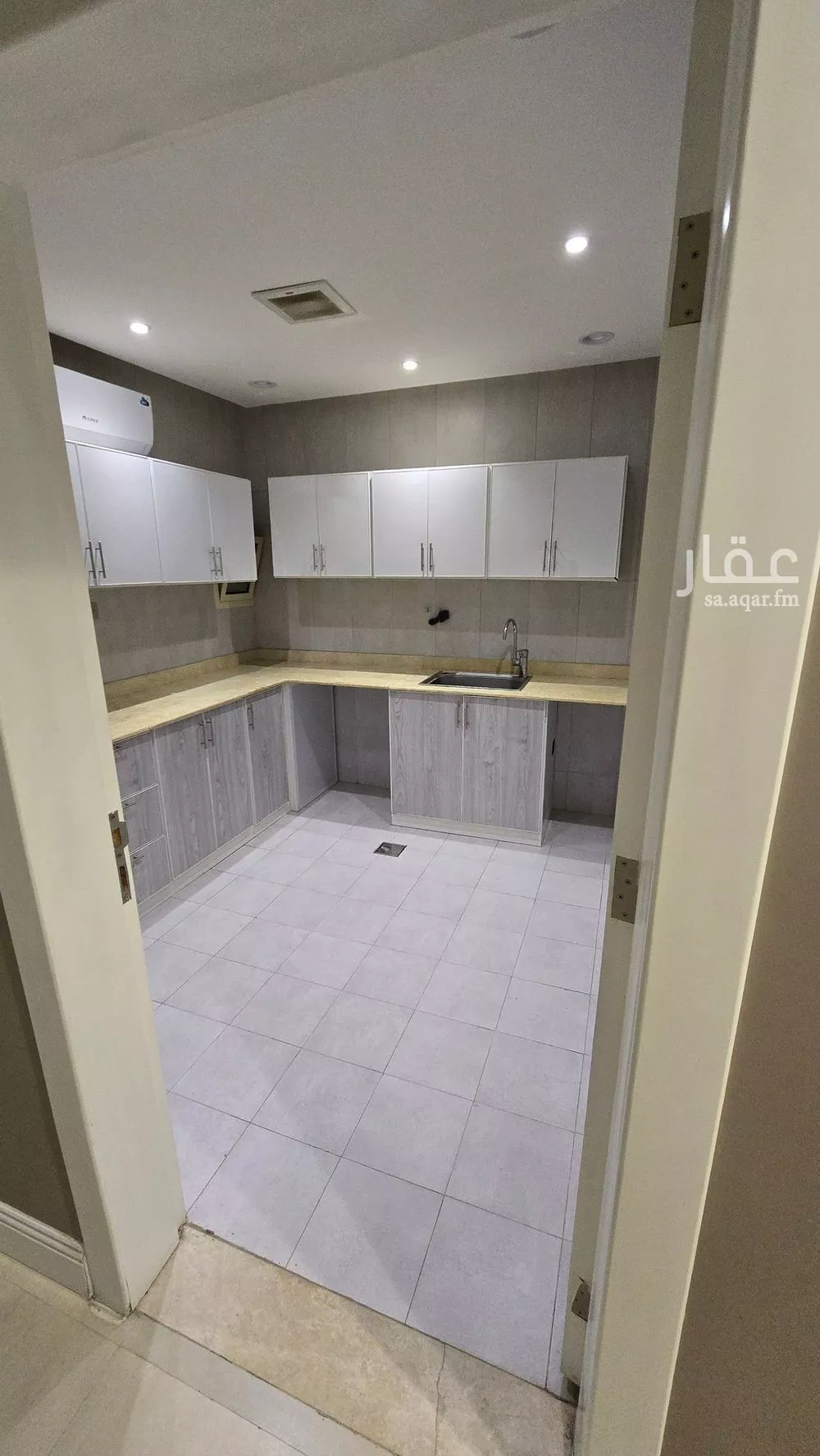 شقة 3 غرف في الملقا 8