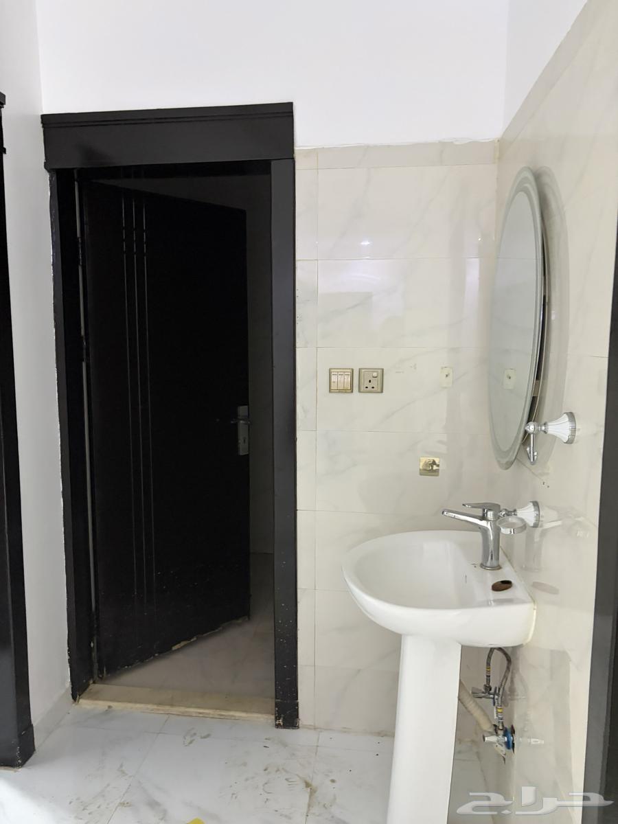 شقة 3 غرف في العزيزية 3