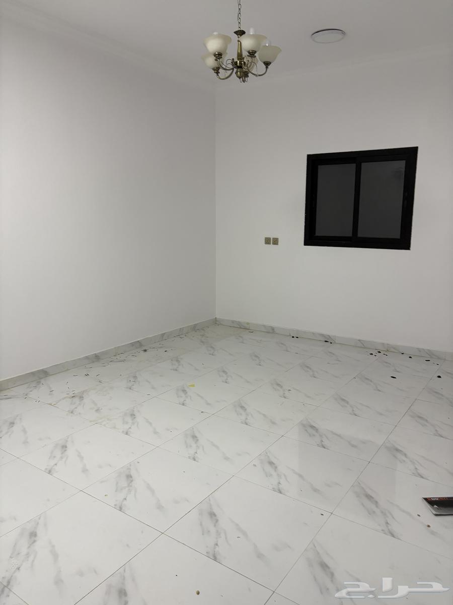 شقة 3 غرف في العزيزية 4