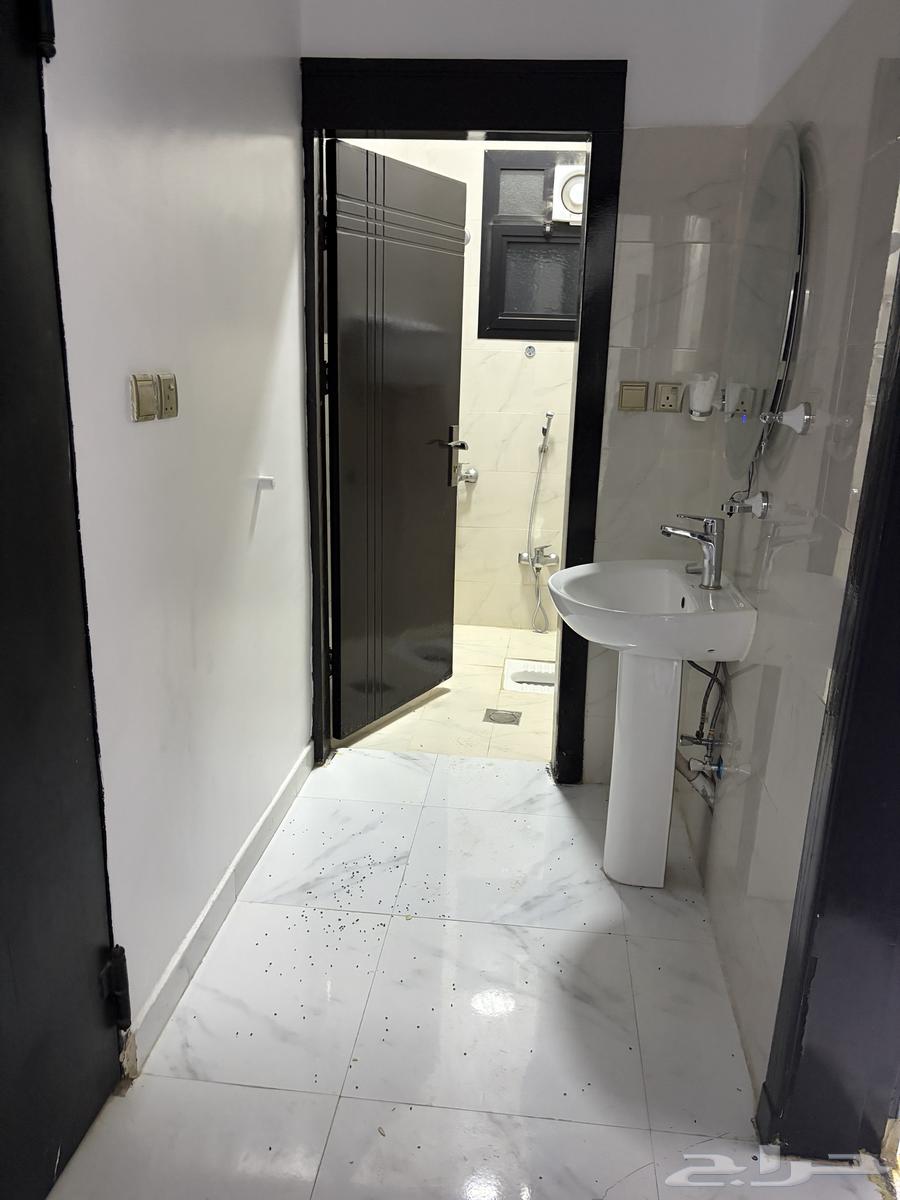 شقة 3 غرف في العزيزية 6