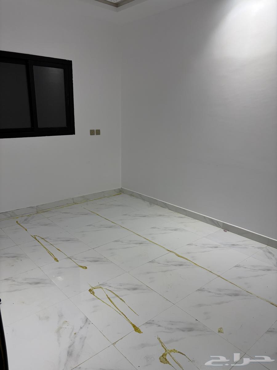 شقة 3 غرف في العزيزية 7