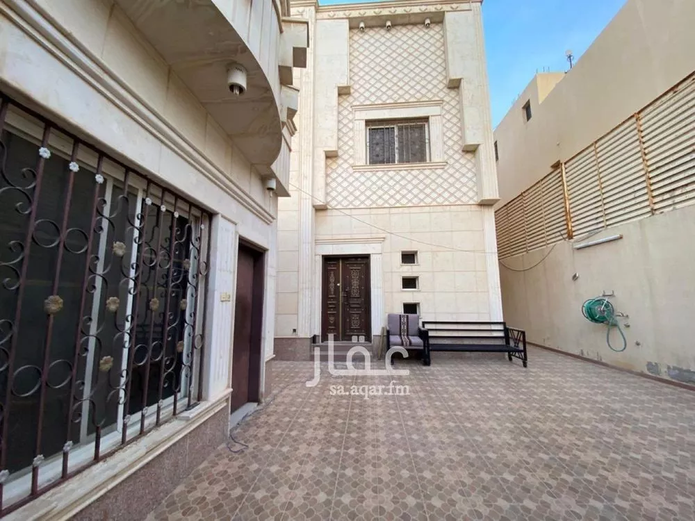 6 bedroom villa in Ishbiliyah 4