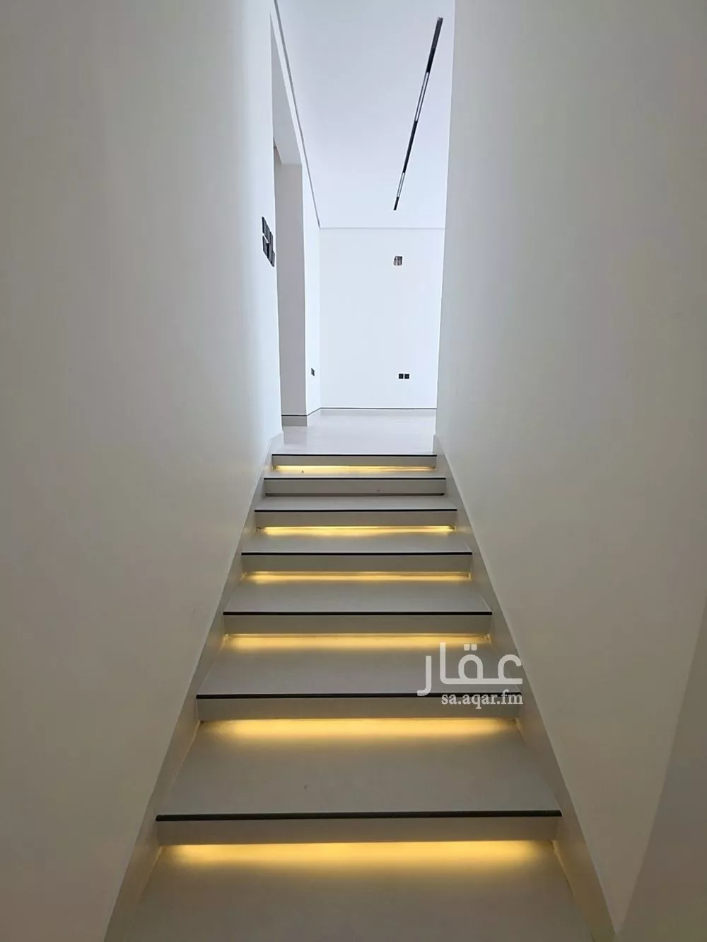 فيلا 8 غرف في النرجس 15