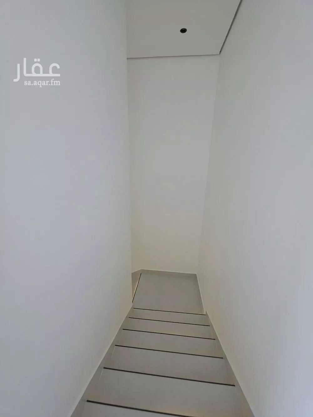 فيلا 8 غرف في النرجس 9