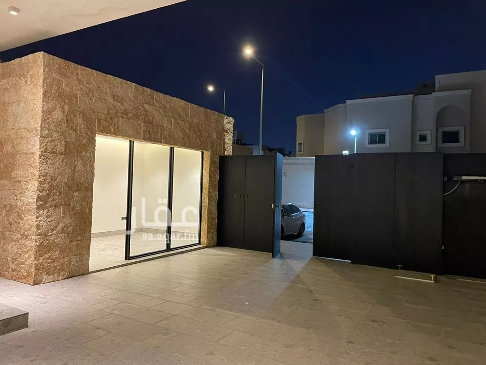 8 bedroom villa in Al Malqa 12