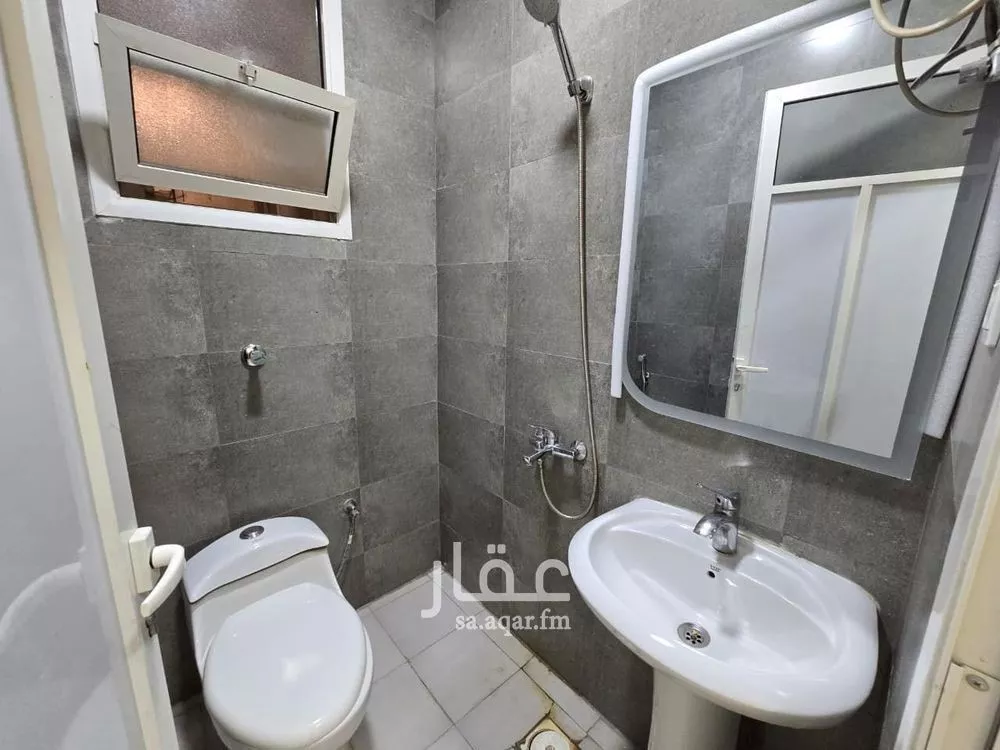 شقة 4 غرف في النور 22