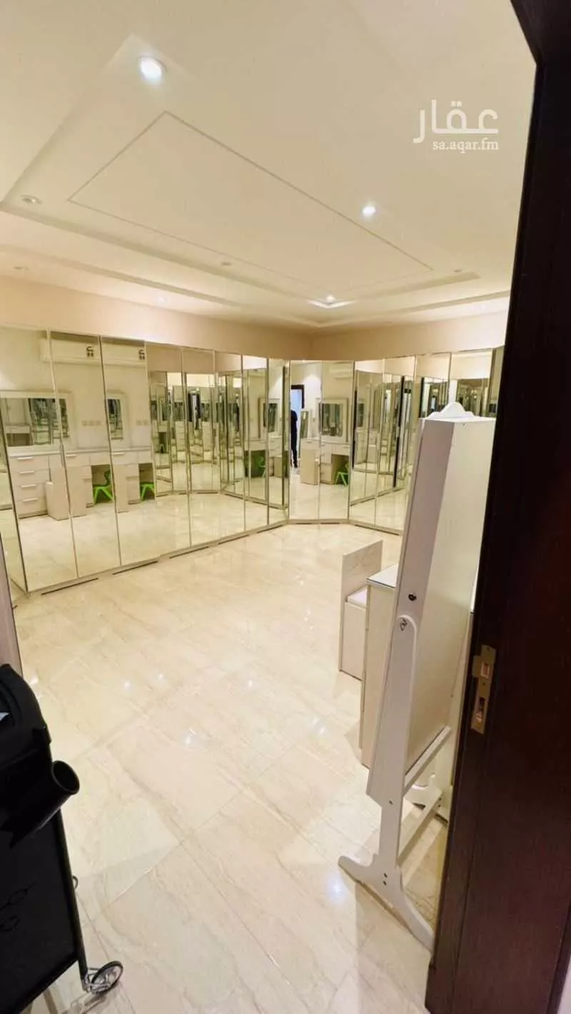 فيلا 4 غرف في عرقة 3