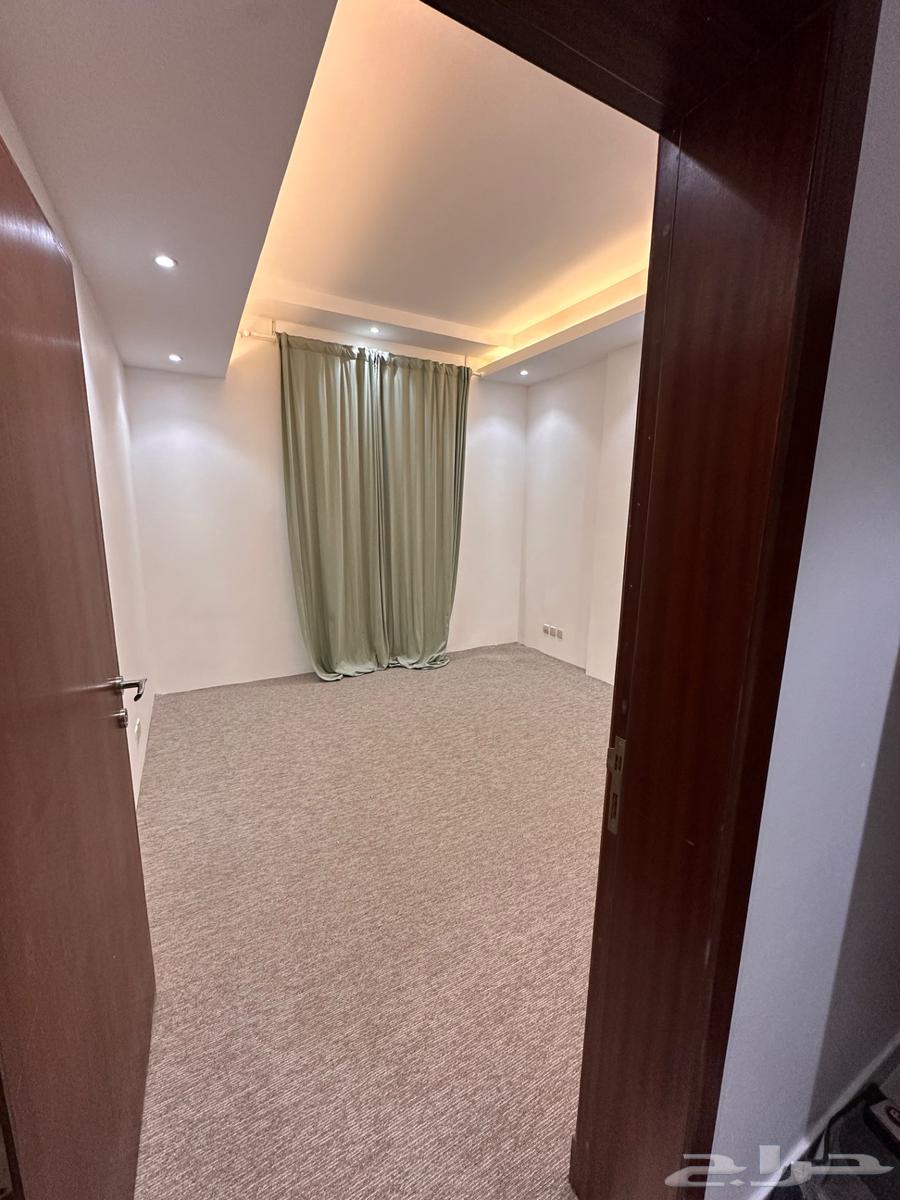 شقة 2 غرف في الحمرا 10