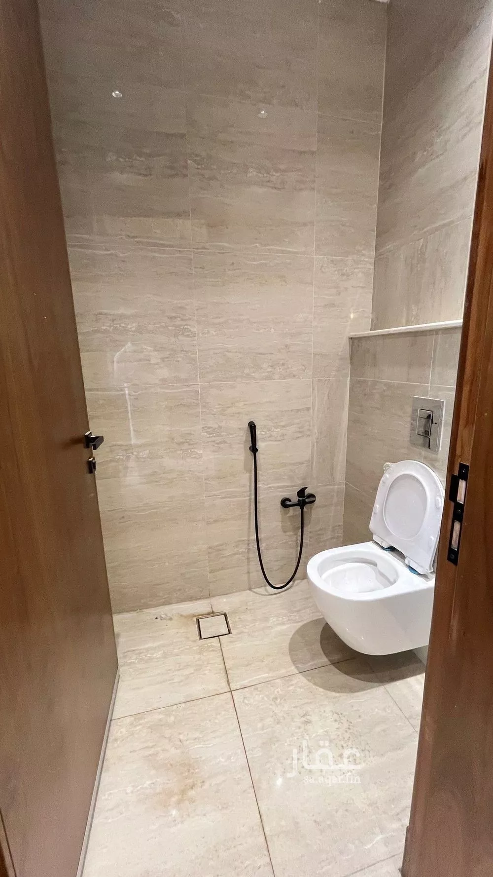 شقة 5 غرف في عكاظ 22