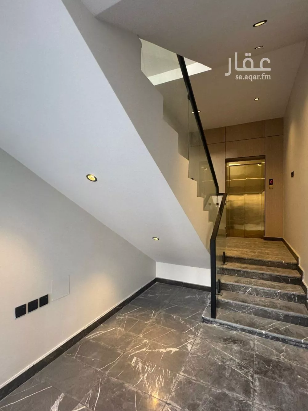 فيلا 5 غرف في العارض 4