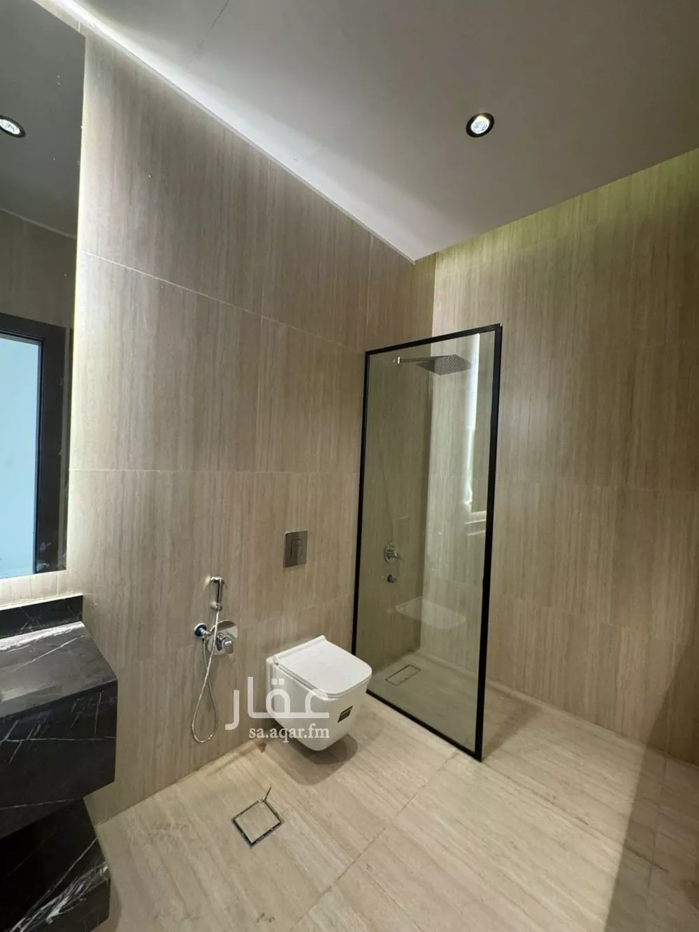 فيلا 5 غرف في العارض 9