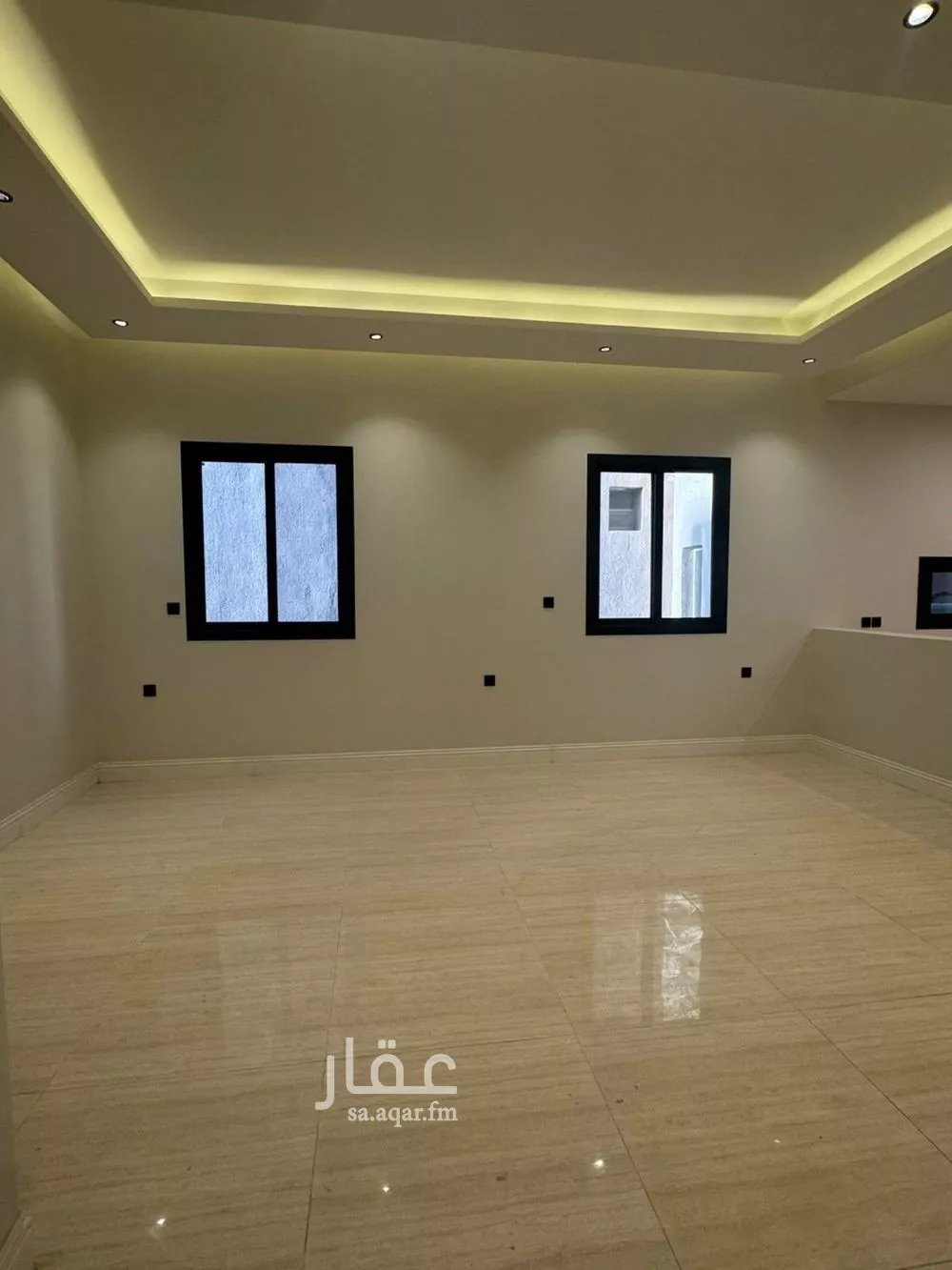 فيلا 5 غرف في العارض 10