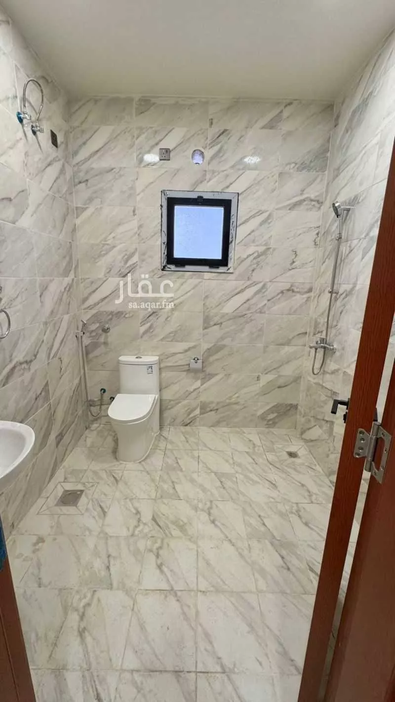 فيلا 9 غرف في الشرق 13