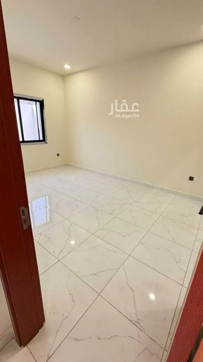 فيلا 9 غرف في الشرق 15