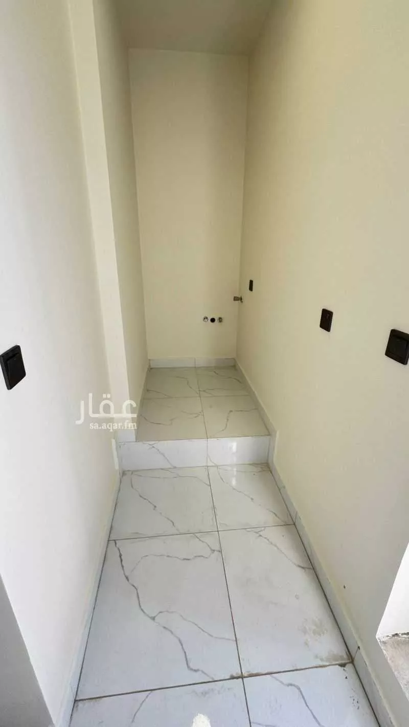 فيلا 9 غرف في الشرق 17