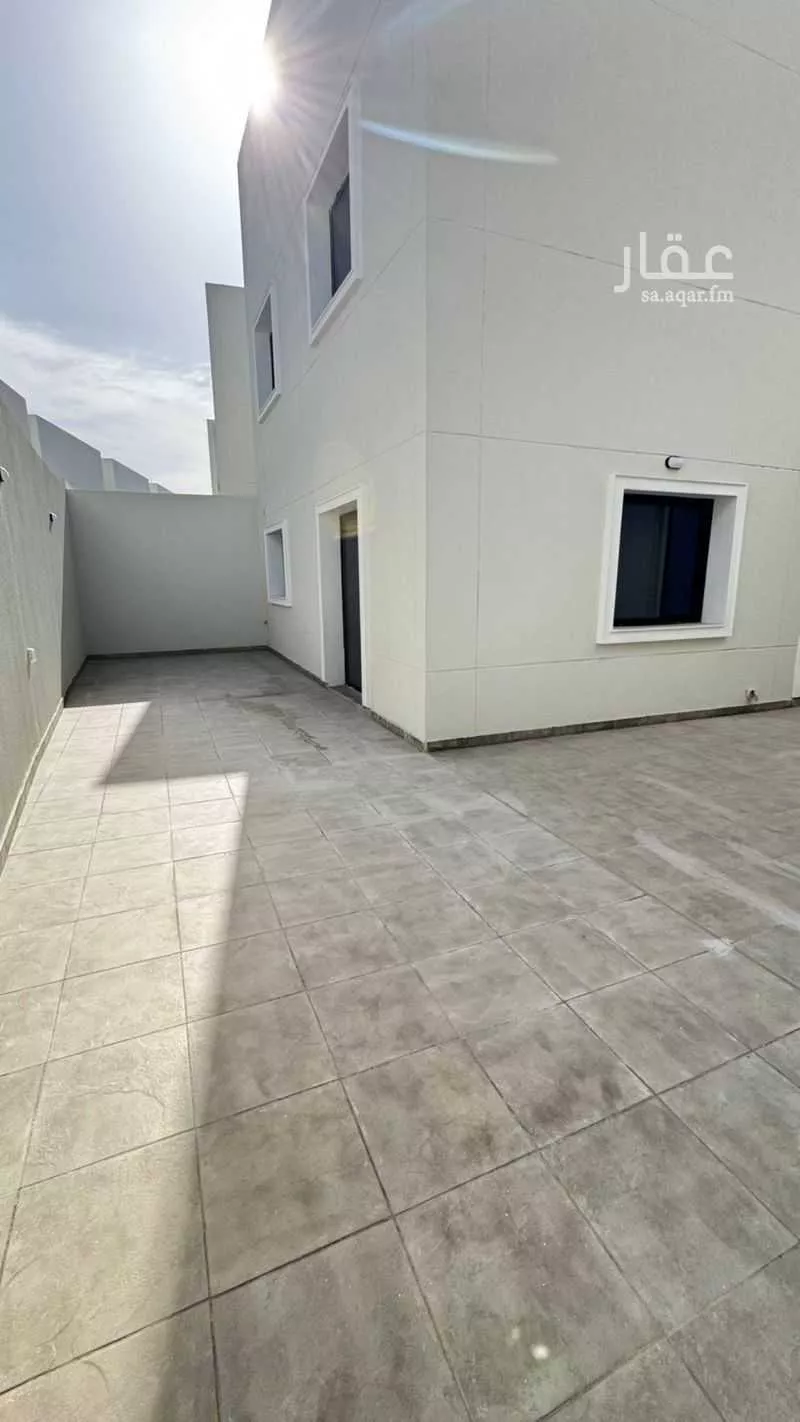 فيلا 9 غرف في الشرق 23