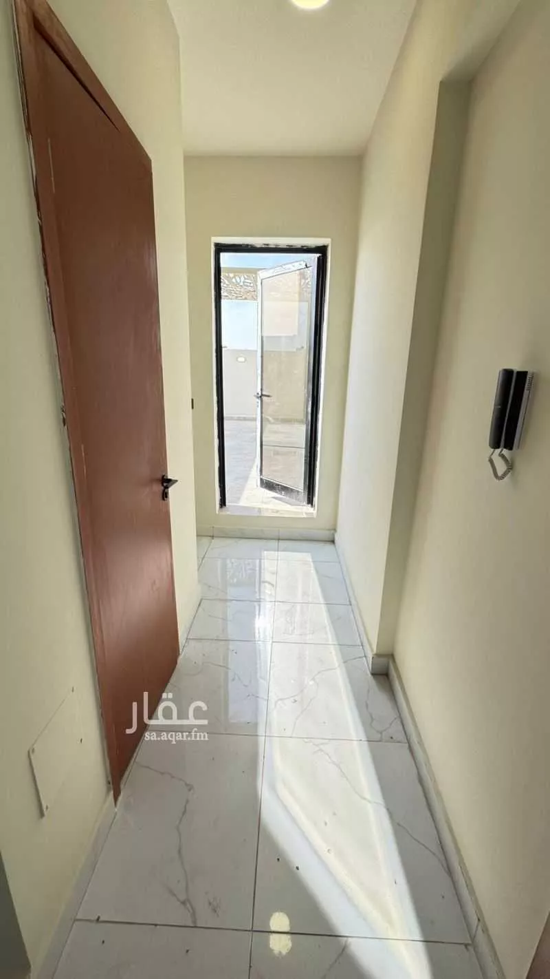 فيلا 9 غرف في الشرق 27