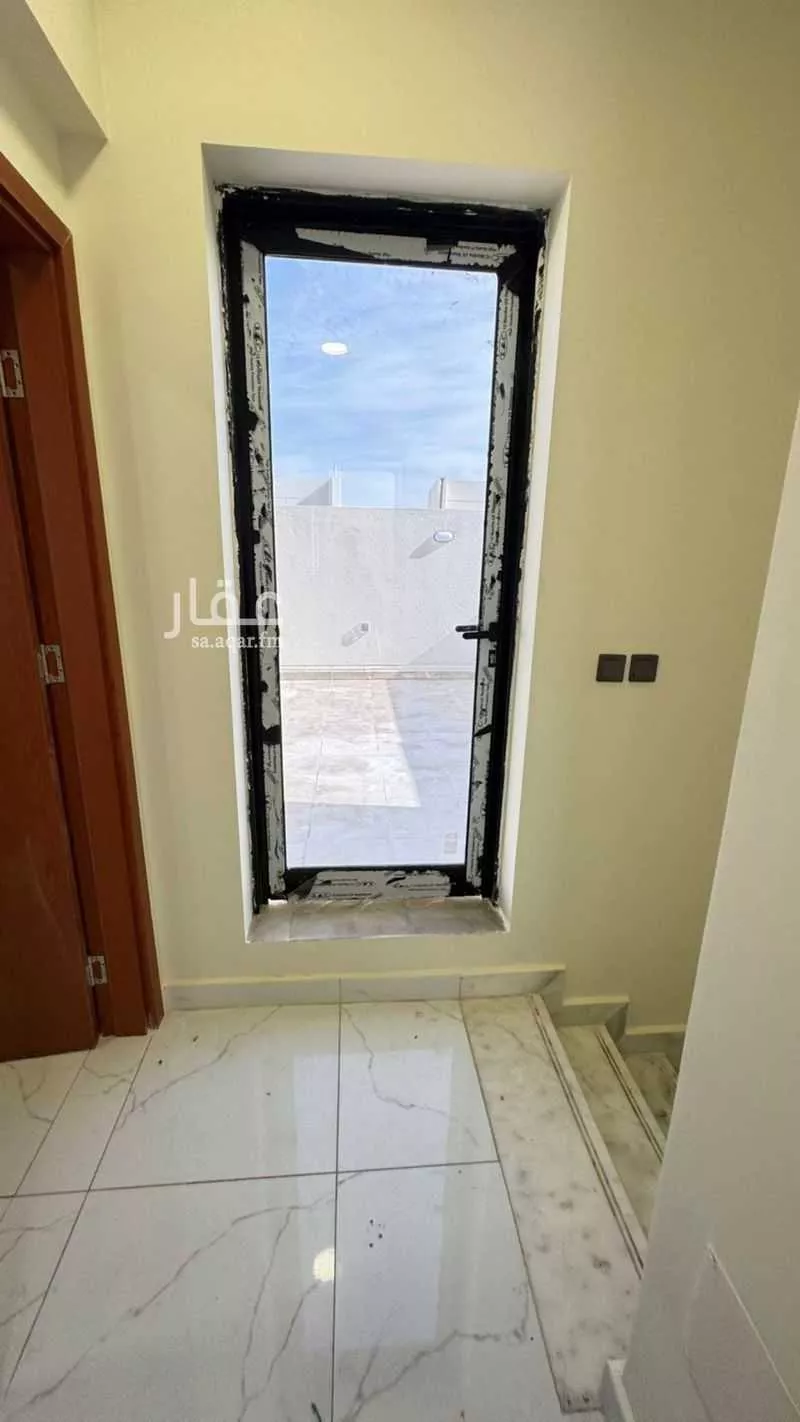 فيلا 9 غرف في الشرق 10