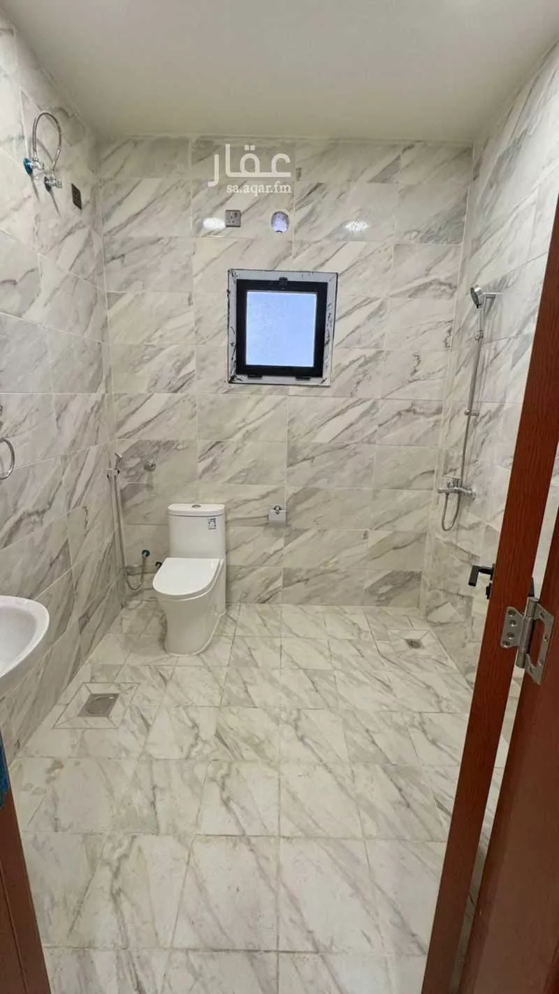 فيلا 10 غرف في الشرق 12