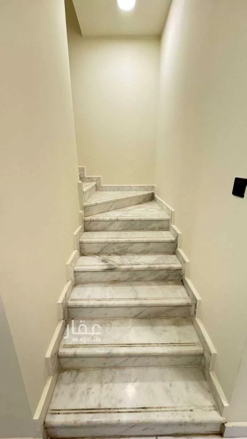 فيلا 10 غرف في الشرق 15