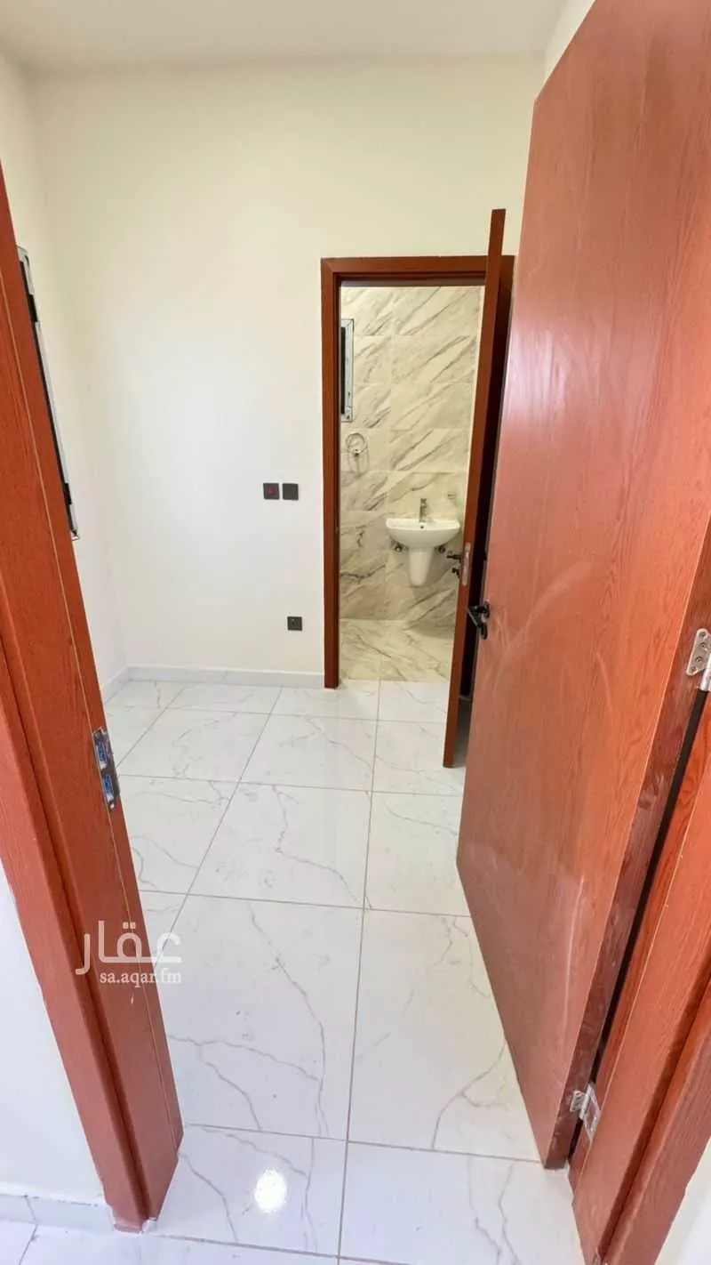 فيلا 10 غرف في الشرق 24