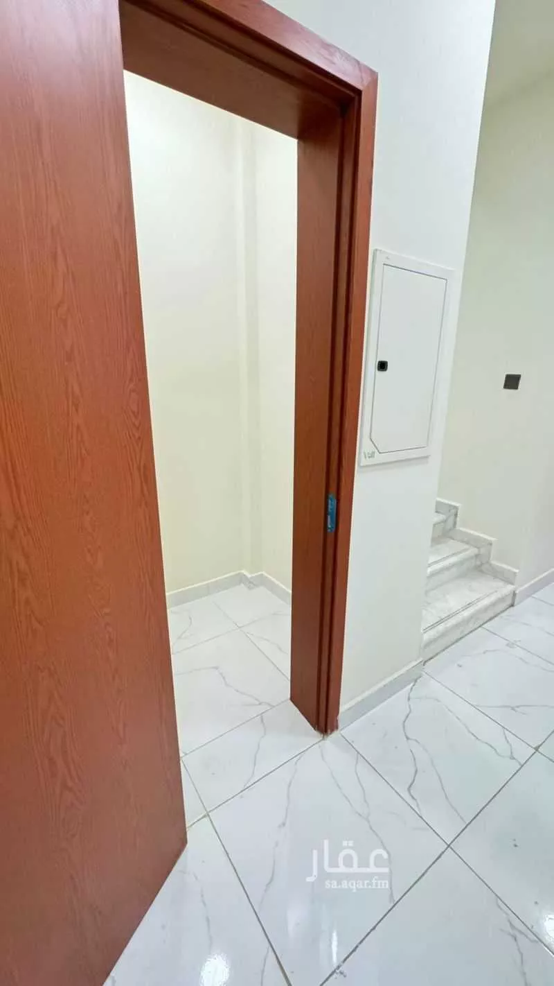 فيلا 10 غرف في الشرق 30