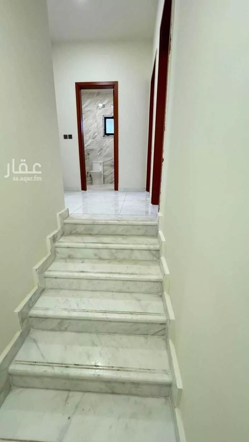 فيلا 10 غرف في الشرق 9