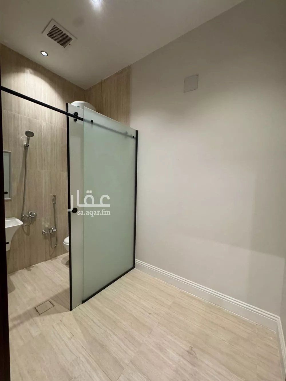 5 bedroom villa in Al Aridh 4