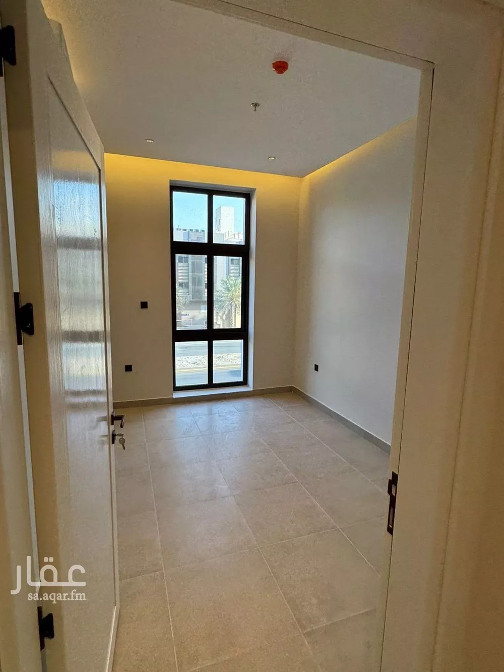 شقة 3 غرف في الملقا 22