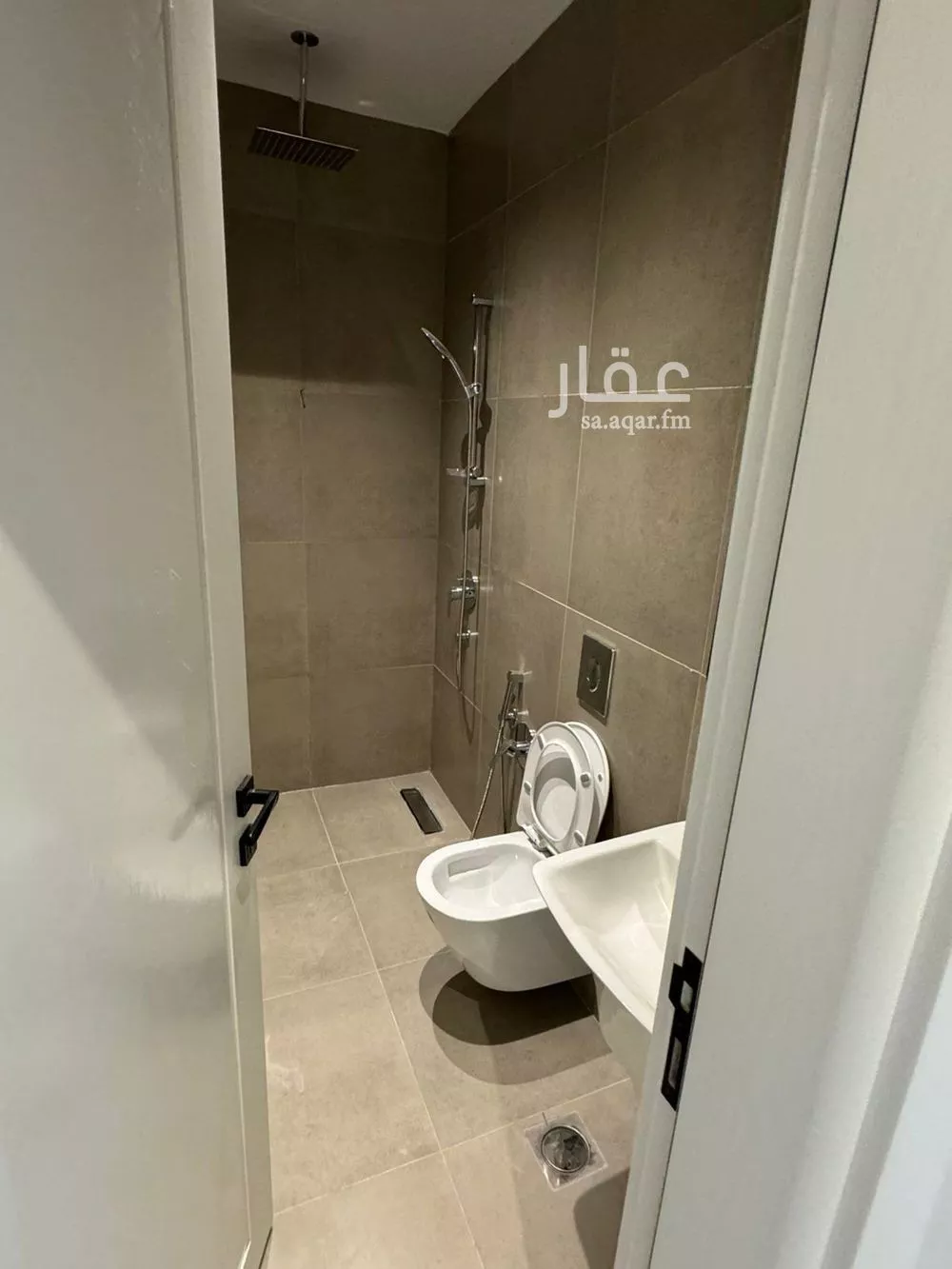 شقة 3 غرف في الملقا 25