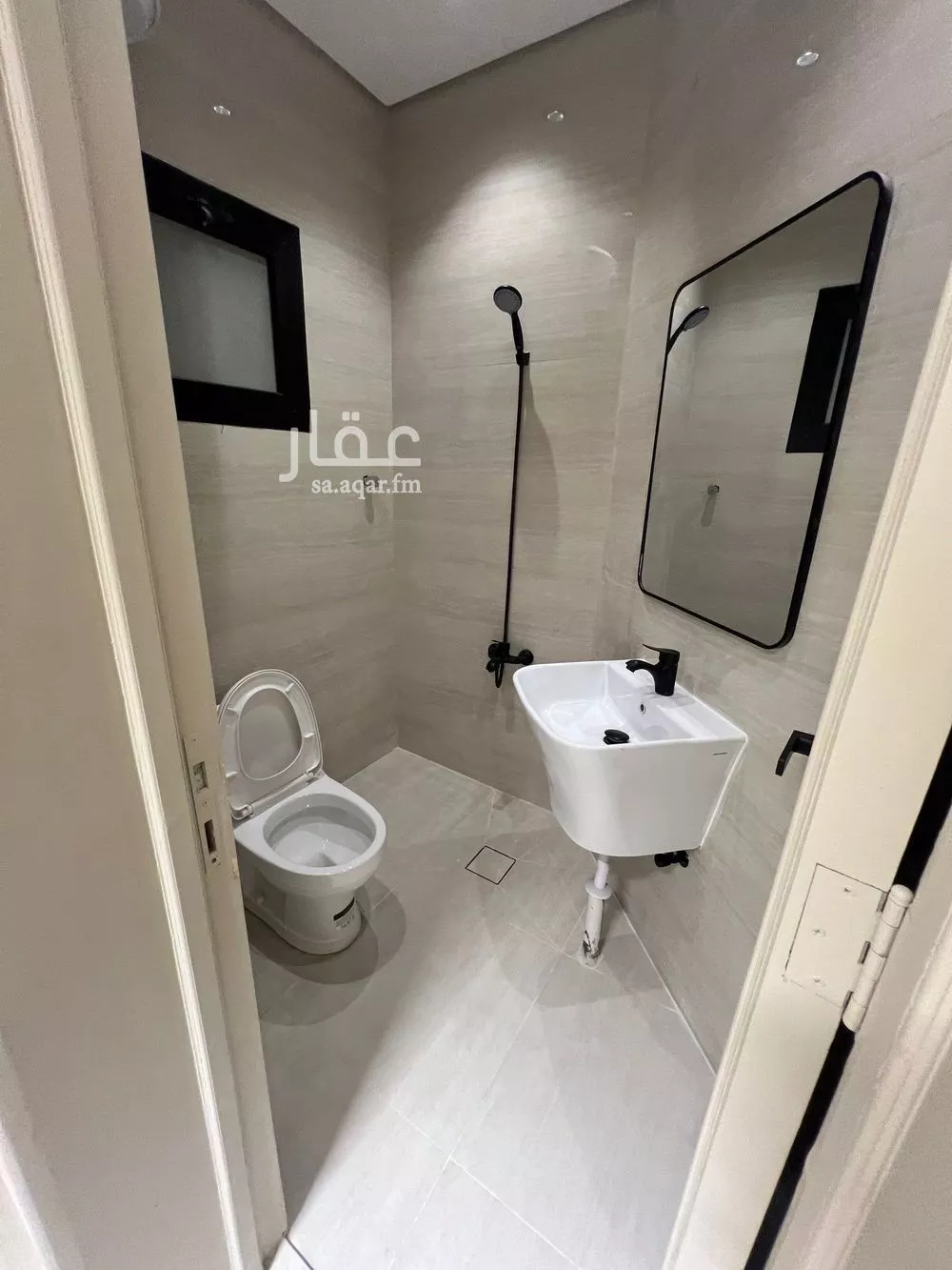 شقة 4 غرف في الملك عبدالله 6