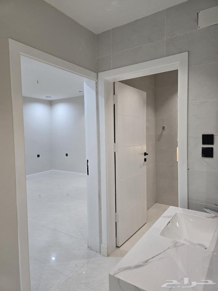 شقة 5 غرف في البحيرات 15