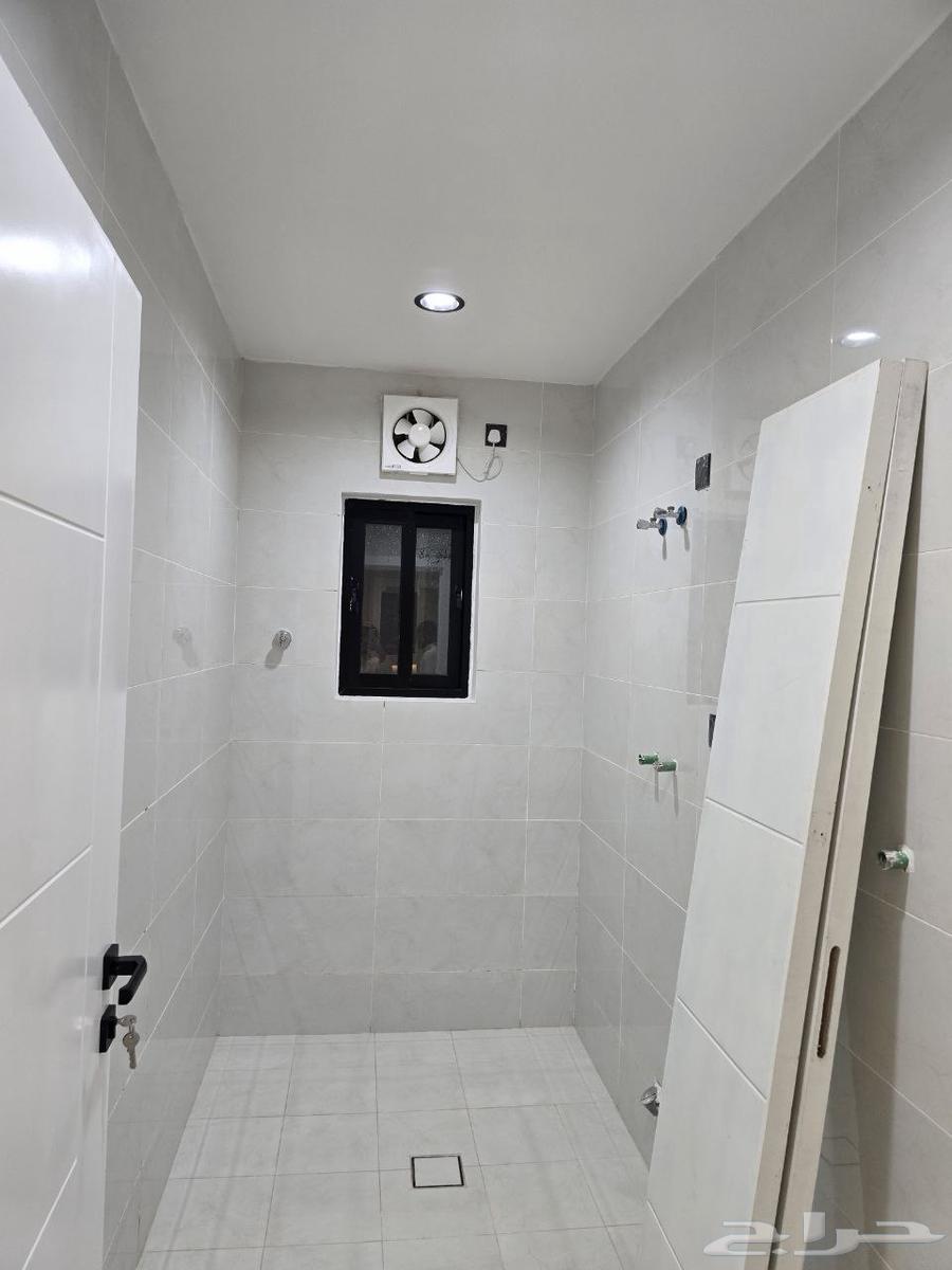 شقة 5 غرف في البحيرات 19