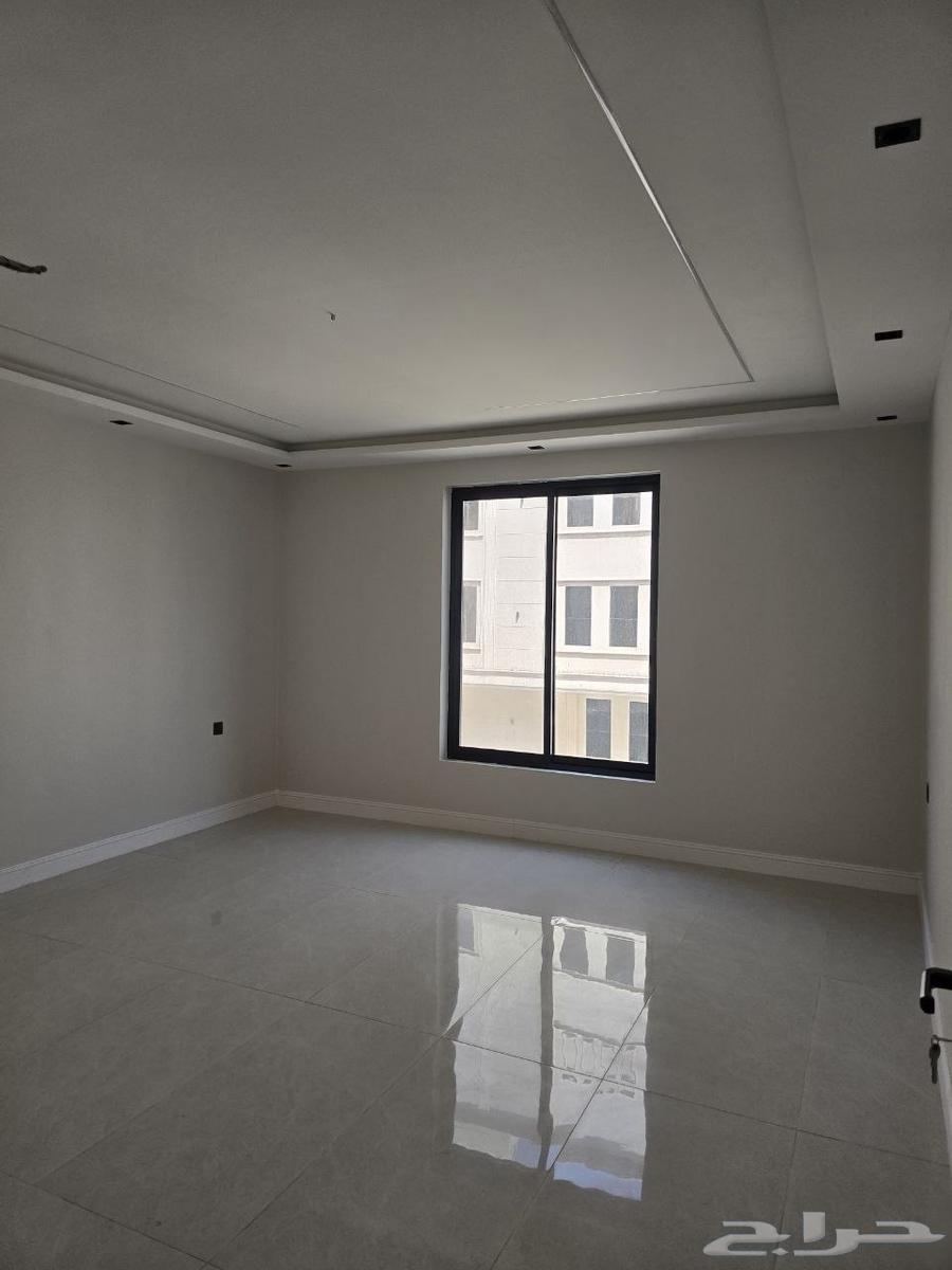 شقة 5 غرف في البحيرات 20