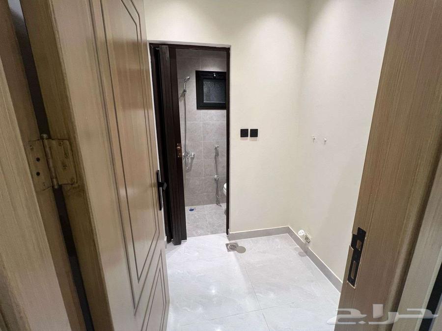 شقة 5 غرف في ولي العهد 6