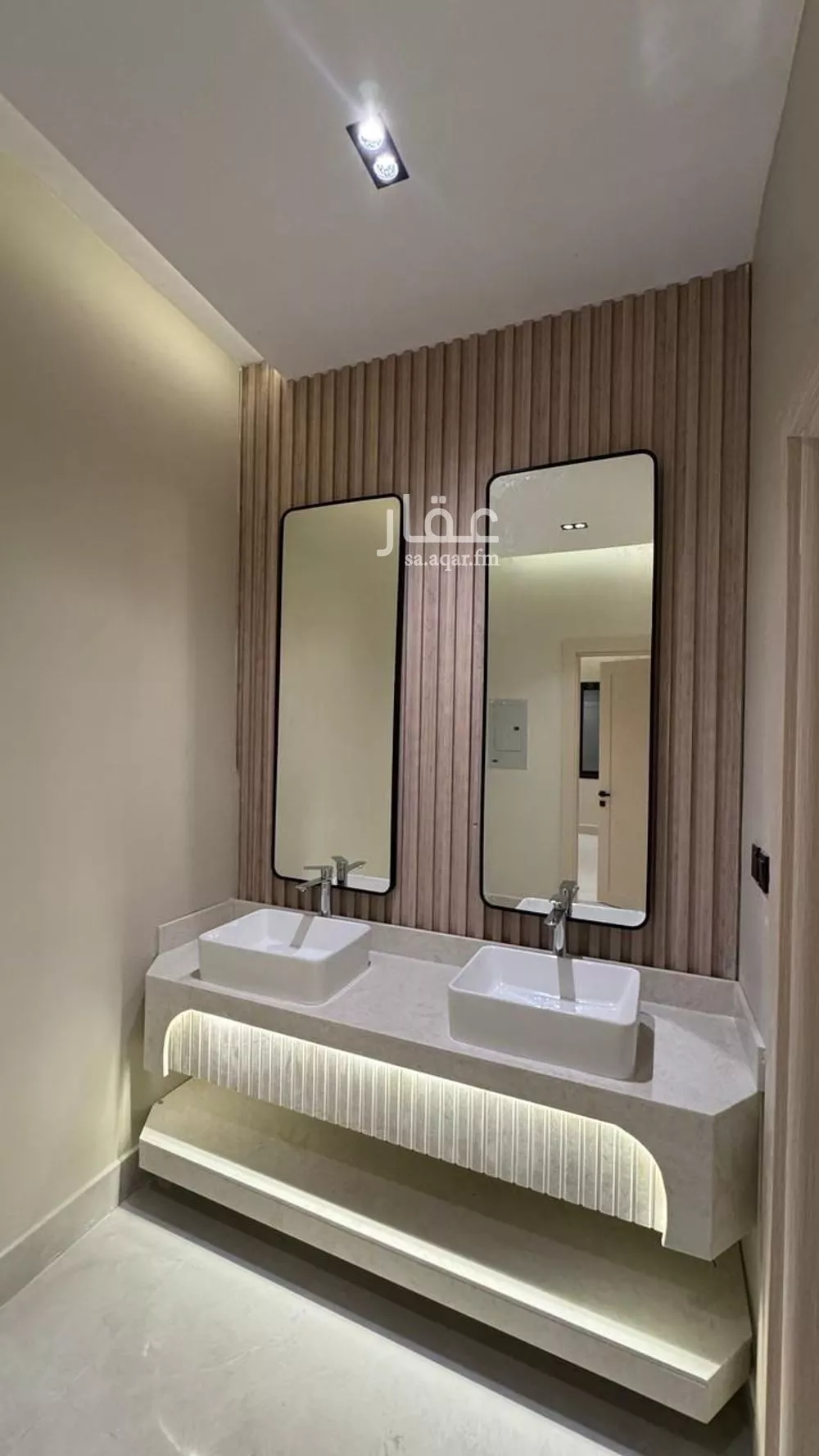 فيلا 6 غرف في الأمواج 12