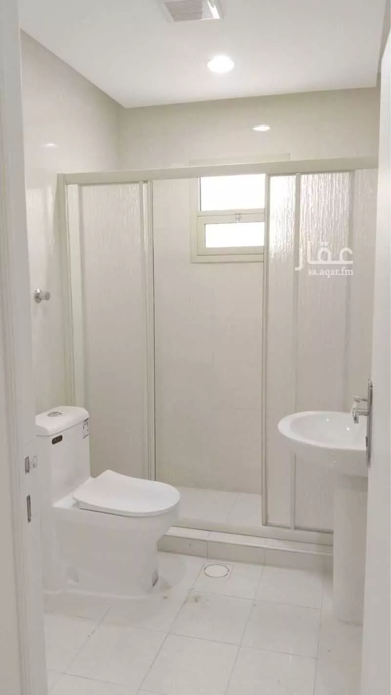 شقة 4 غرف في الملقا 22